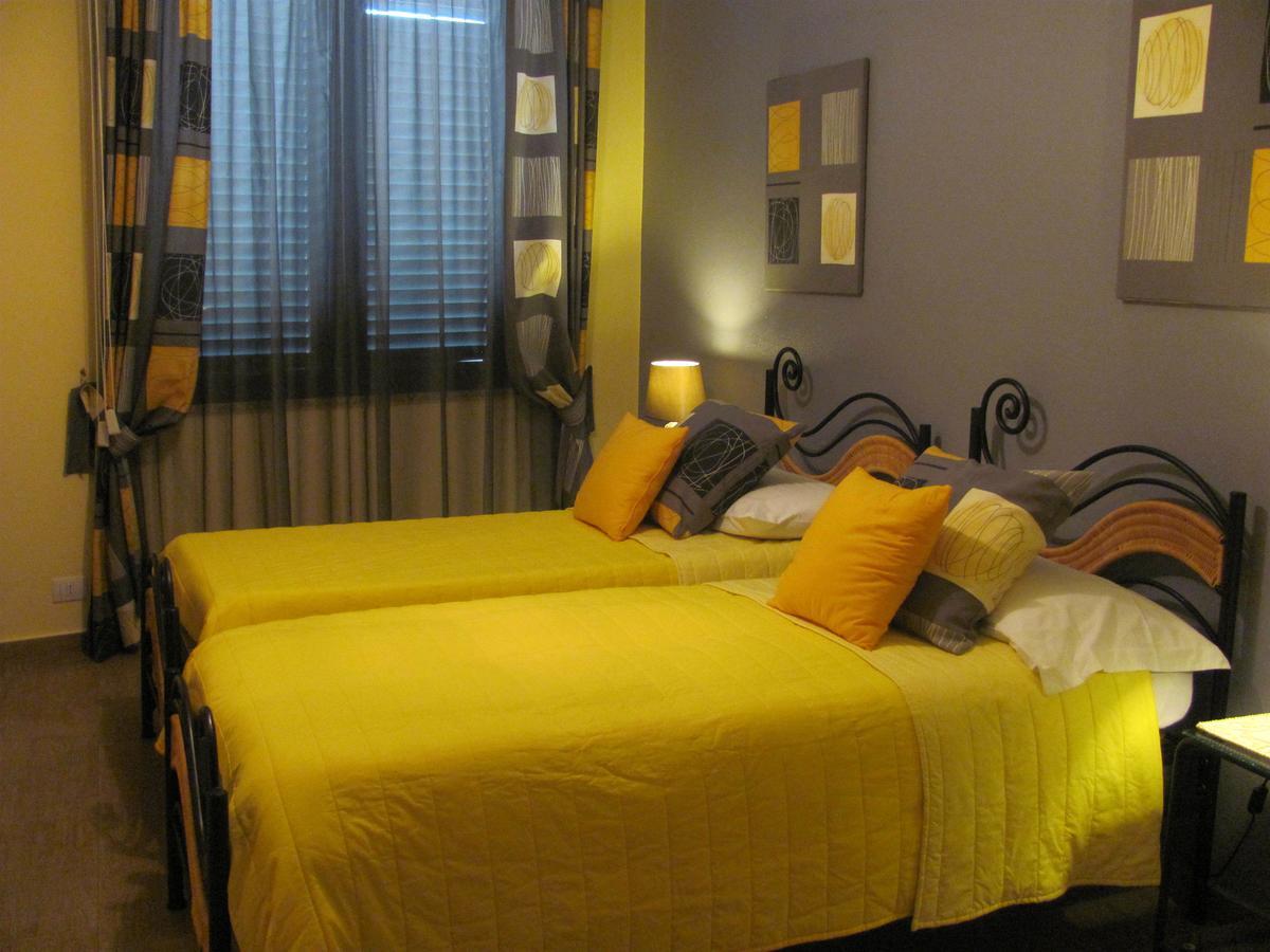 Camera Matrimoniale/Doppia con Letti Singoli con Bagno Privato Esterno